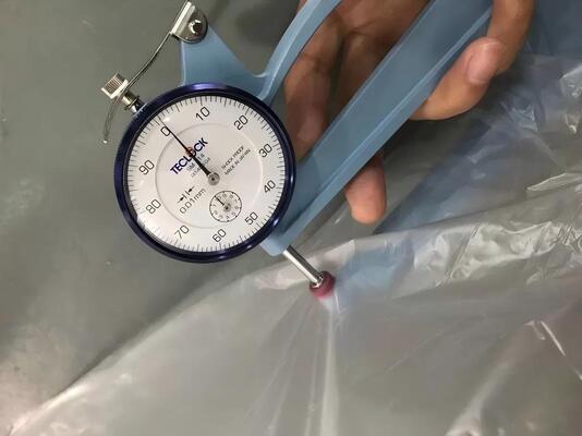 Термальная перфорированная пленка HDPE толщиной 7 микрон для водонепроницаемых мембран из модифицированного битума SBS | Ультратонкая пленка HDPE, поддающаяся прожиганию, для кровельных систем SBS и APP